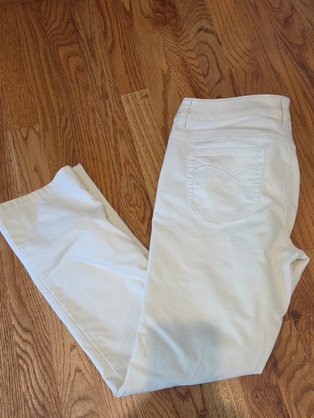 Chico's Off-White Platinum Denim Jeans- Ultimate Fit Slim Leg -Chico's .5 Short